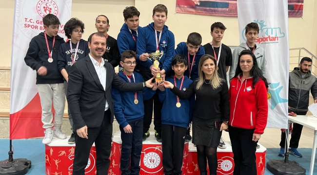 Afyonkarahisar'da Okul Sporları Tenis Yıldızlar Müsabakaları sona erdi