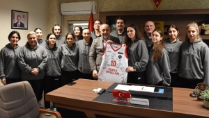 Samsun Zorlu Koleji Kız Basketbol Takımı İsmail Hakkı Kasapoğlu'nu ziyaret etti