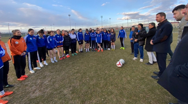 Alper Yağcı'dan Afyon kadın futbol takımına destek sözü