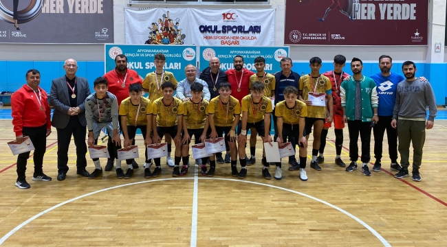  Genç Erkekler ve Genç Kızlar Futsal grup müsabakaları tamamlandı