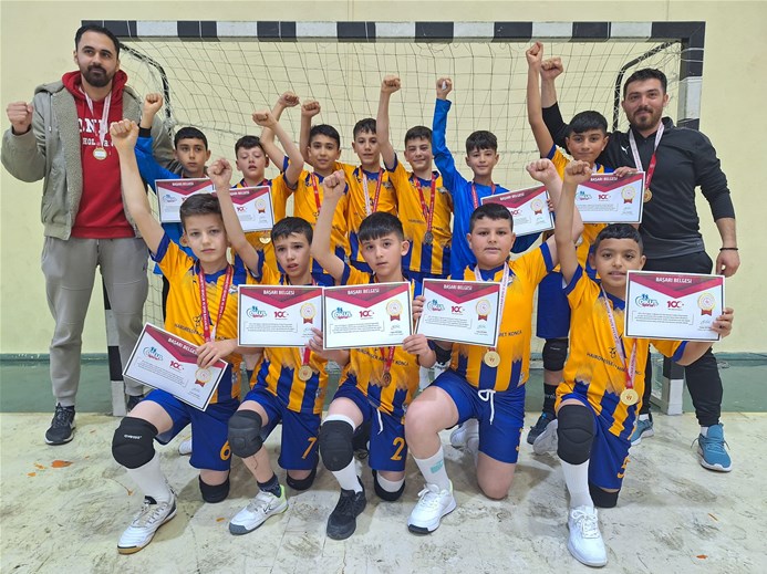 Işıklar Şeker Ortaokulu Hentbol takımı Türkiye finaline yükseldi