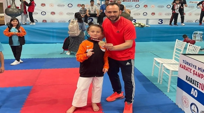Afyonlu minik karateci, Mustafa Eren Güder ülkemizi temsil edecek