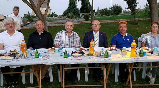 BAŞKAN ÇOBAN'DAN VOLEYBOL TAKIMIMIZA MORAL YEMEĞİ...